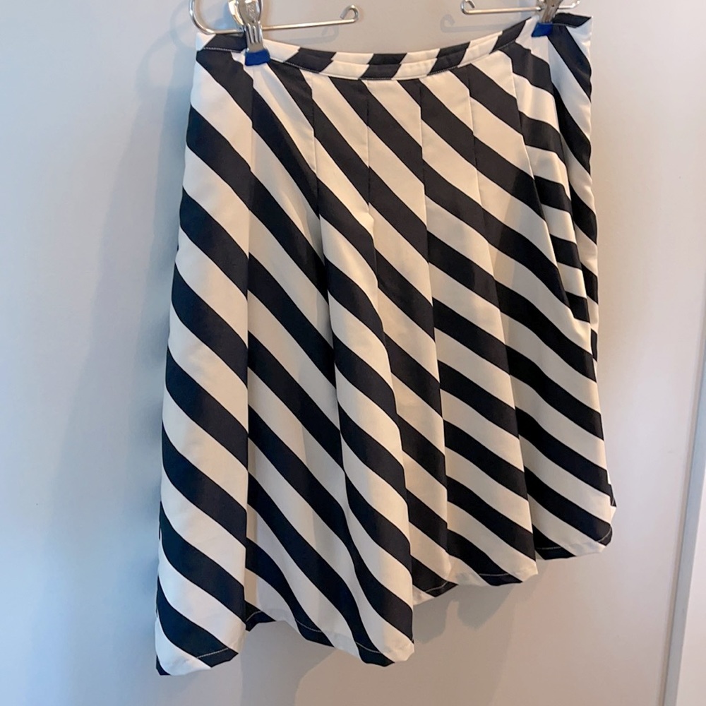 The Limited, cream and navy, pleated skirt